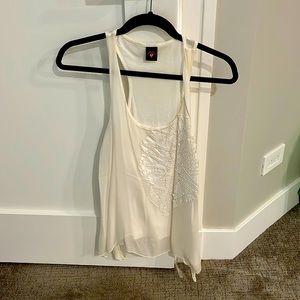 Adorable flowy white top size XS